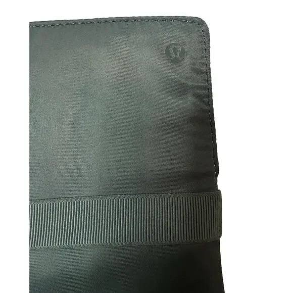 Lululemon Too Hot To Handle Flat Curling Iron Cover Sleeve Olive Green NWOT - Picture 4 of 7